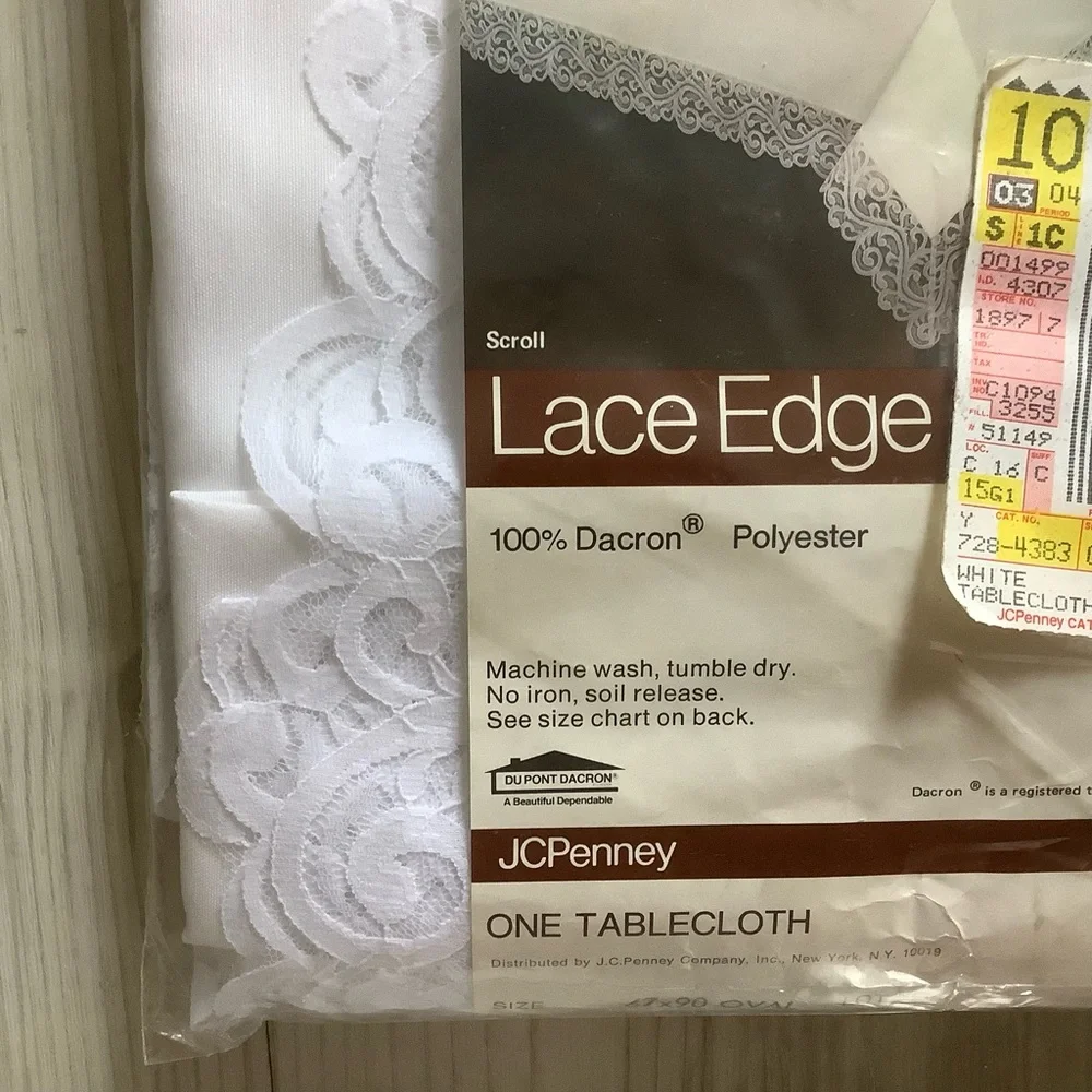 Vintage JC Penney oval tablecloth white with lace edges 67x90”